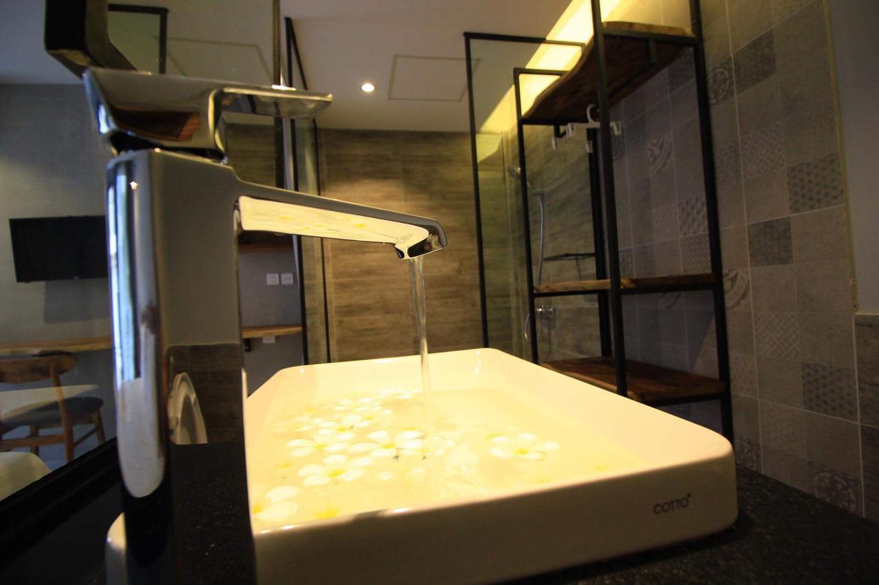 Bk Hotel Phnom Penh Exterior photo