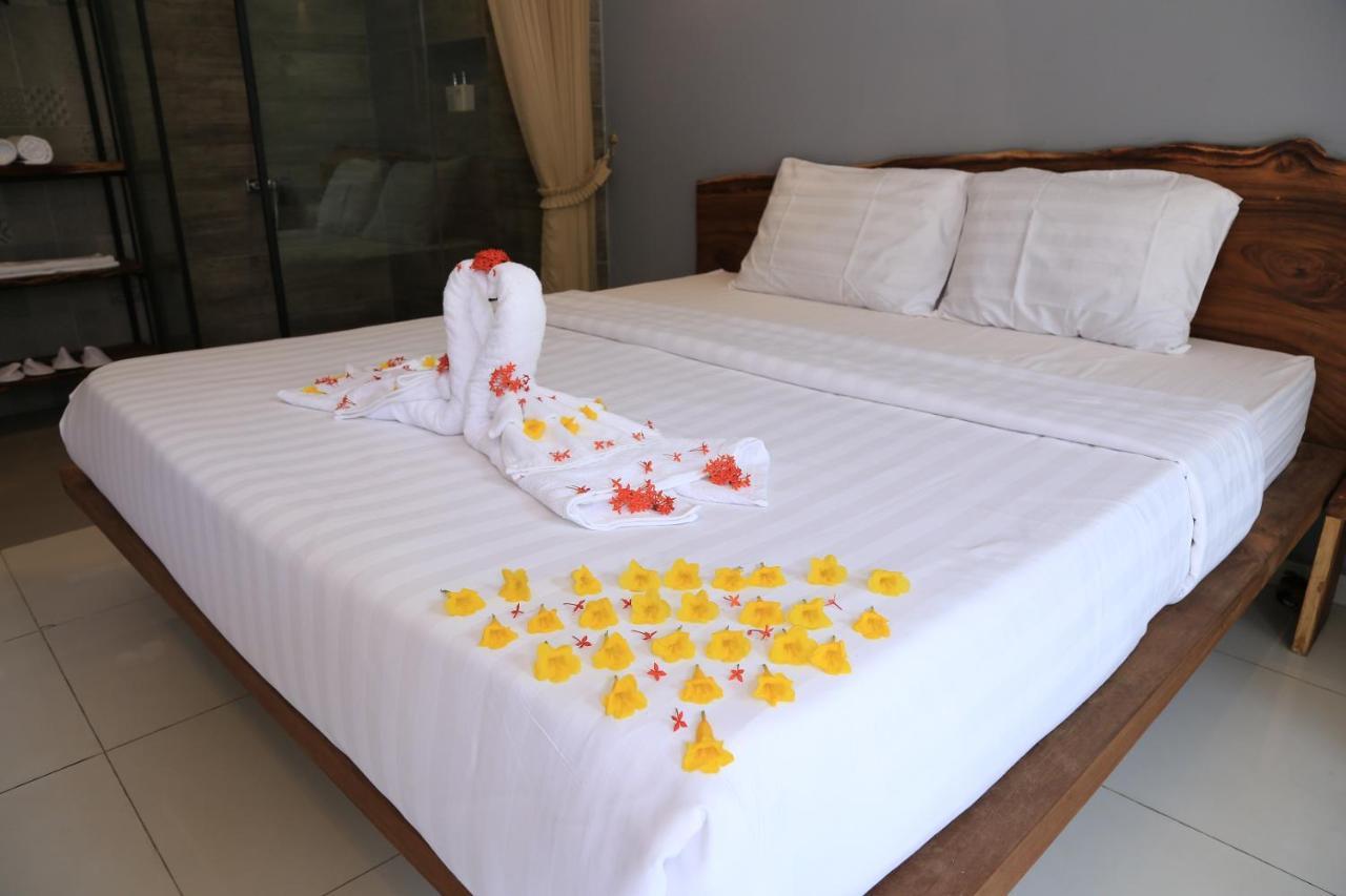 Bk Hotel Phnom Penh Exterior photo