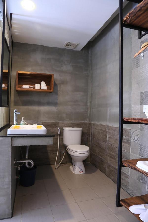 Bk Hotel Phnom Penh Exterior photo